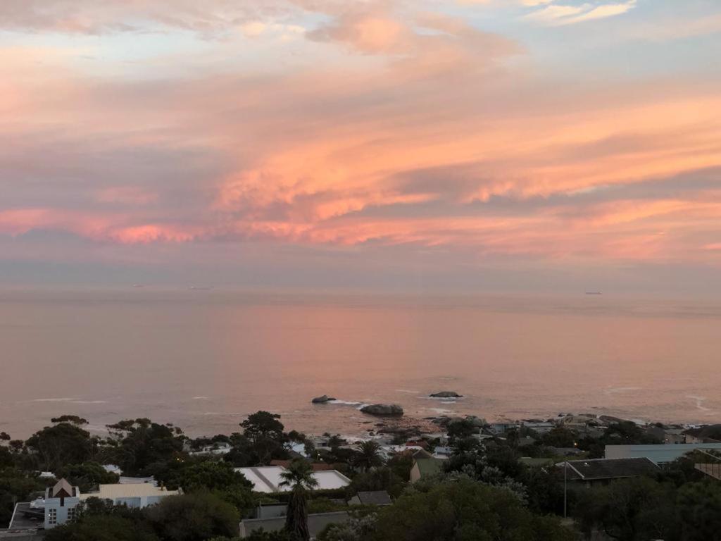 Camps Bay Blue Self-Catering Studios Kapstaden Exteriör bild