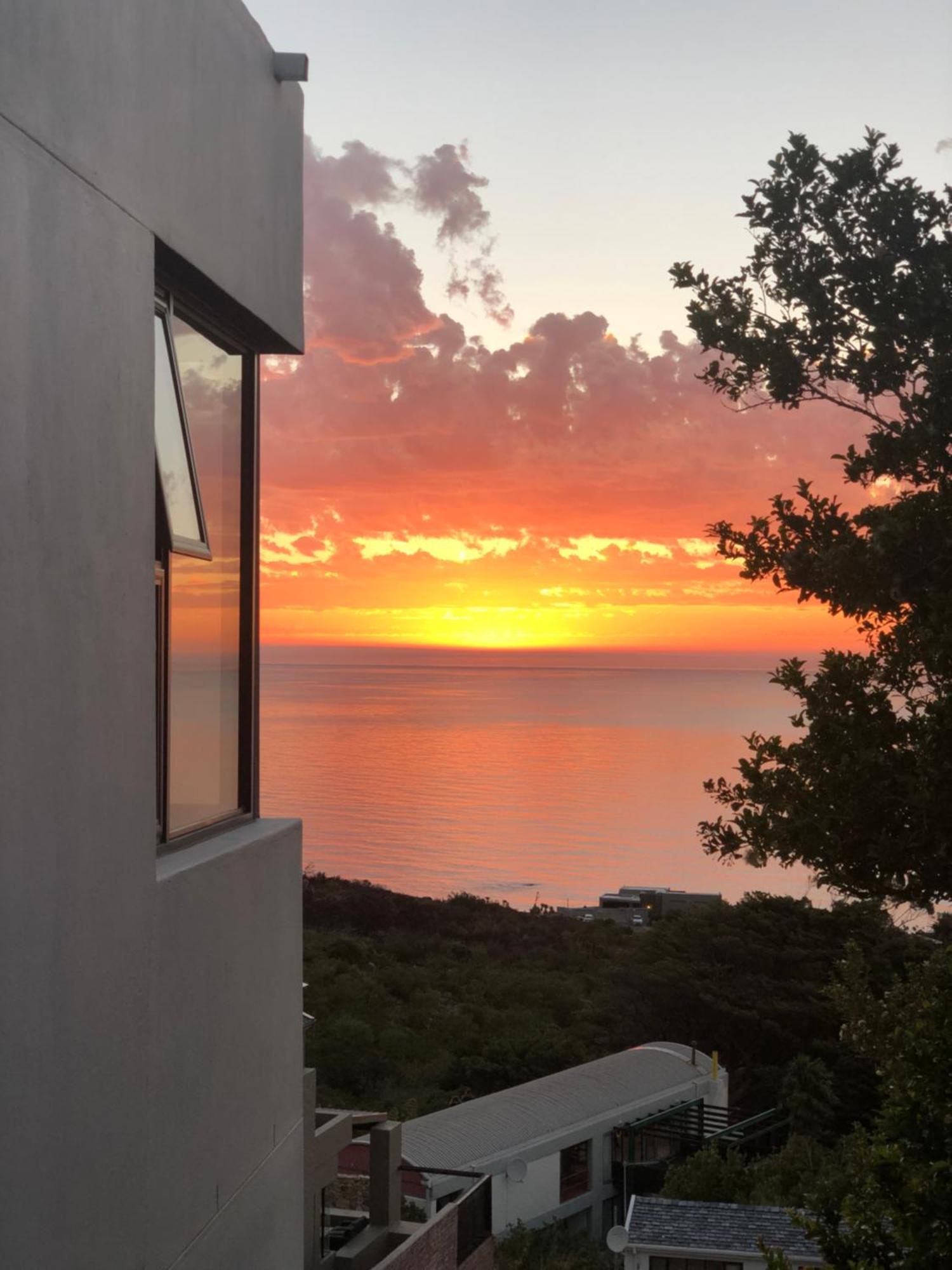 Camps Bay Blue Self-Catering Studios Kapstaden Exteriör bild