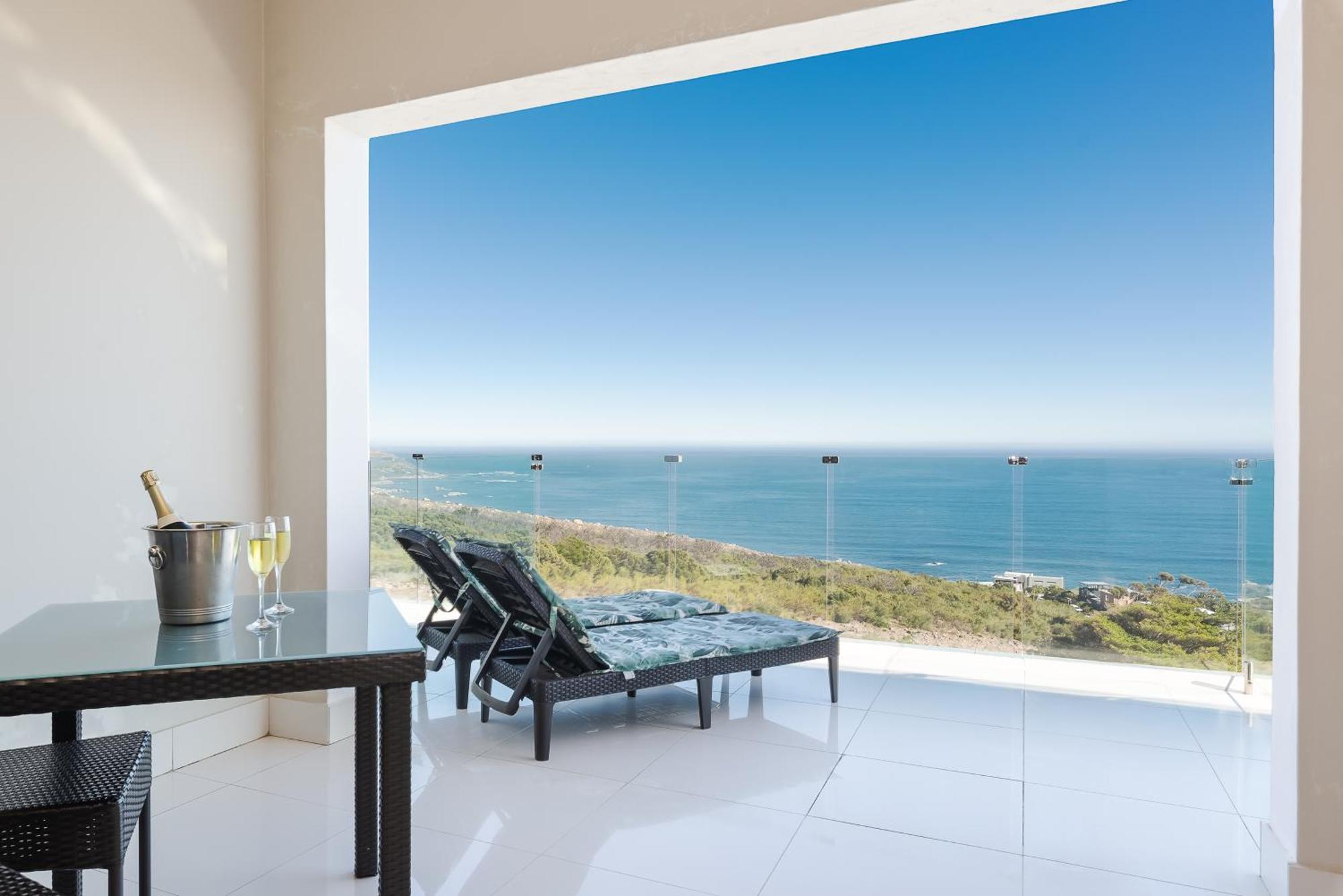 Camps Bay Blue Self-Catering Studios Kapstaden Exteriör bild