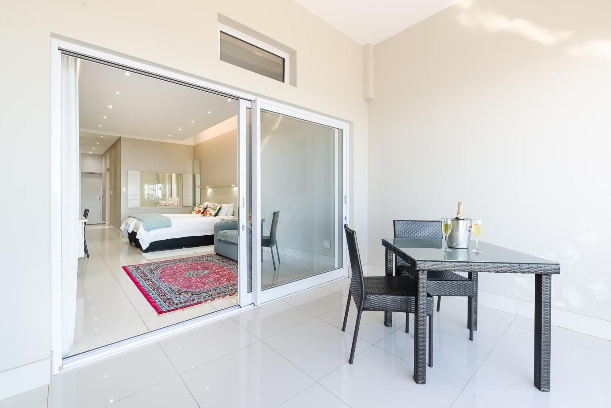 Camps Bay Blue Self-Catering Studios Kapstaden Exteriör bild